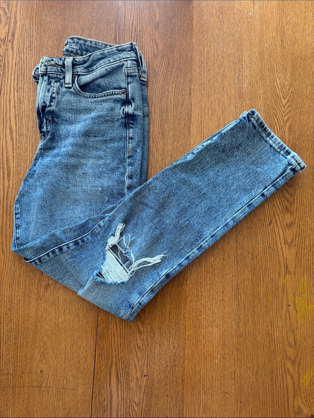 Old Navy Light Blue Skinny Jeans with Distressed Knee